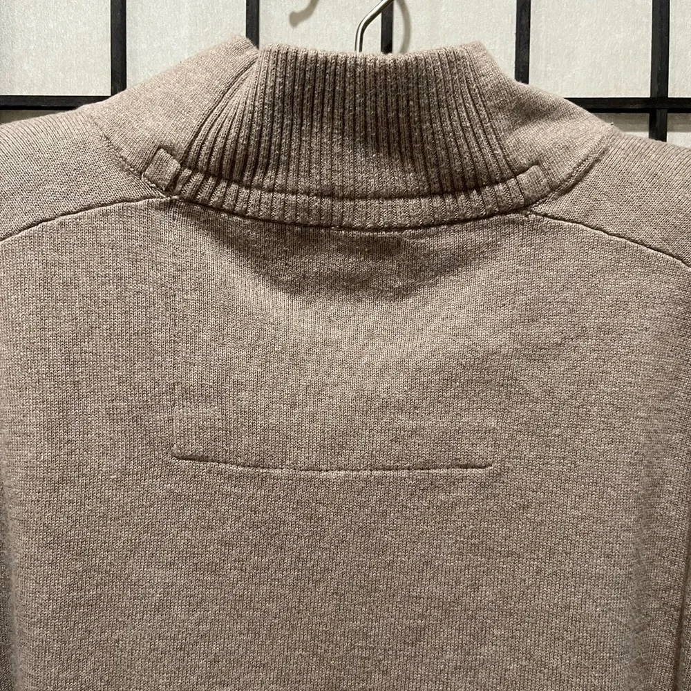 Banana Republic MENS V-Neck PREPPY HENLEY STYLE Sweater in Tan, SIZE L